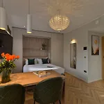 South Kensington Studios By D\'Montrio