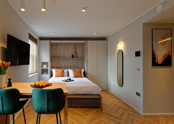 South Kensington Studios By D\'Montrio