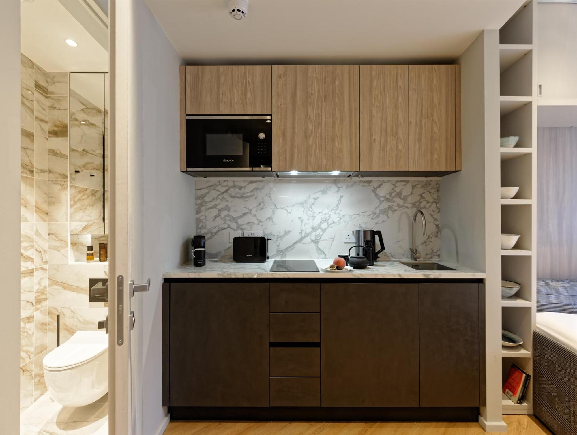 South Kensington By D'montrio London